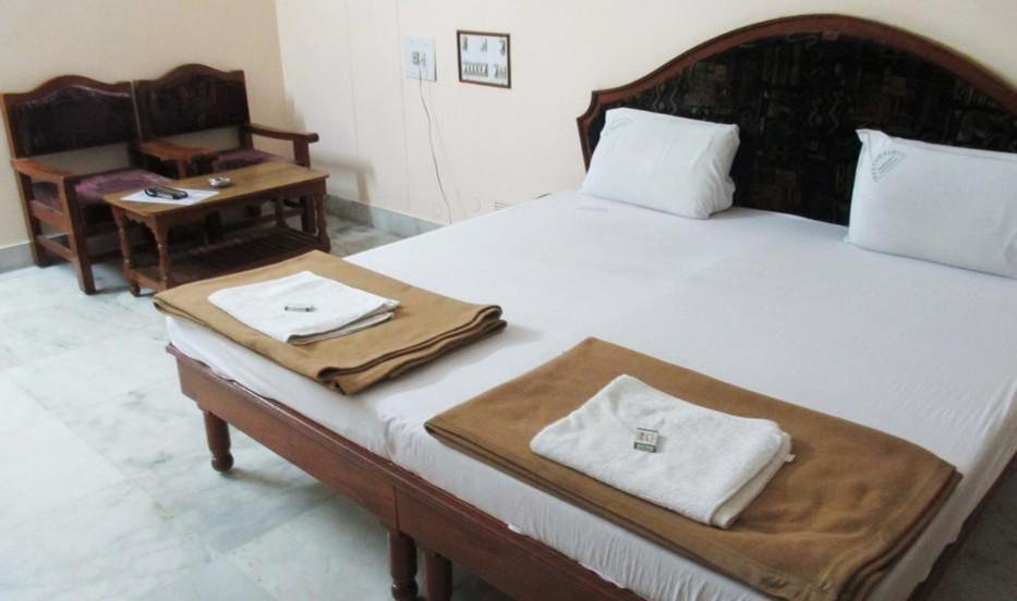 Hotel Geethanjali Residency Бадрачалам Екстериор снимка