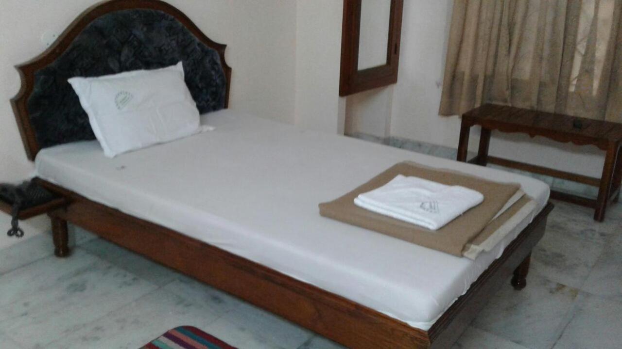Hotel Geethanjali Residency Бадрачалам Екстериор снимка